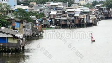 西贡河上的棚屋-越南胡志明市